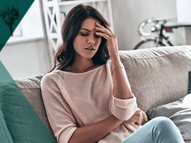 Fájdalomtól szenvedő nő